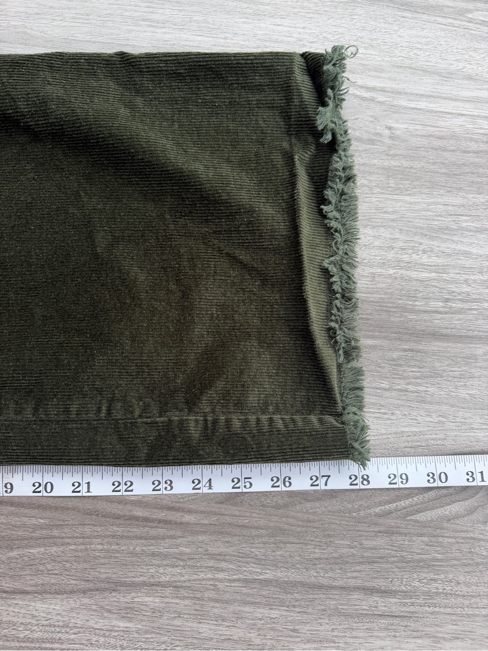 Entro Olive Green Corduroy Wide Leg Crop Pants Frayed Raw Hem Size Medium - Picture 10 of 12